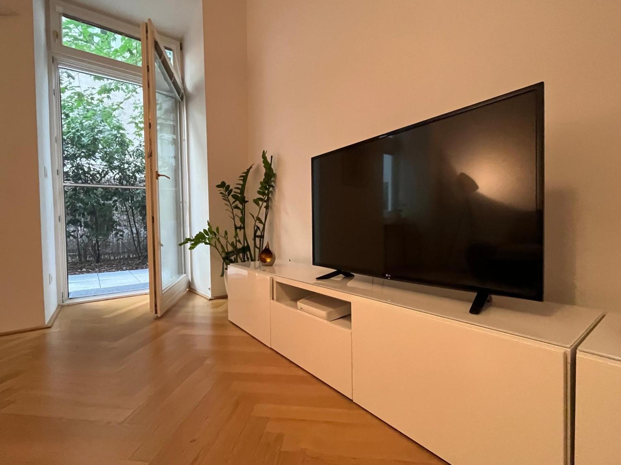 Quiet Apartment Next To Belvedere & Central Station Виена Екстериор снимка